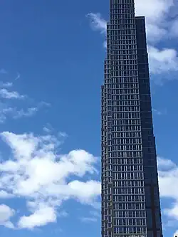 Schmale Ostfassade von der Flatbush Avenue gesehen