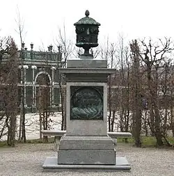 34 Familien­monument