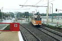 Straßenbahn am Tunneleingang Glückaufstraße