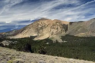 Blick auf den Dunderberg Peak von Südosten