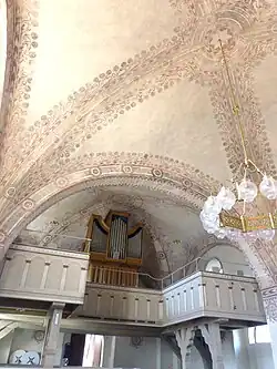 Beide Schiffsgewölbe und die Orgelempore