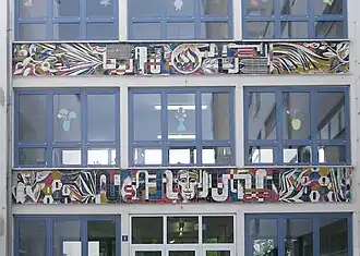 Wandmosaik an der Grund- und Sekundarschule in Halle-Neustadt