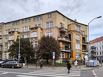 Blick auf das Mietshaus vom Odrodzenia-Platz