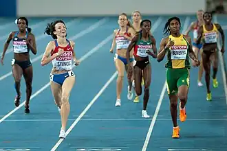 Zieleinlauf über 800&nbsp;Meter, (v.&nbsp;l.&nbsp;n.&nbsp;r.): Montaño (3.), Sawinowa (gedopte Siegerin), Kostezkaja (gedopte 5.), Vessey (4.), Busienei (2.), Semenya (1.), Stepanowa (gedopte 8.), Sinclair (5.)