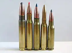 Von links nach rechts: 9,3 × 62&nbsp;mm .30-06 Springfield (7,62 × 63&nbsp;mm) 8 × 57&nbsp;mm IS 6,5 × 55 mm 7,62 × 51&nbsp;mm NATO