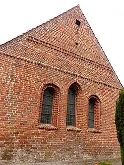 Pankratius­kirche in Stuhr (b. Bremen), Fenster­gruppe am Chor, Seiten­fenster rundbogig, 1. Hälfte 13.&nbsp;Jh.