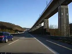 A&nbsp;3 (E&nbsp;35) parallel zur Hallerbachtalbrücke der ICE-Strecke (Deutschland)