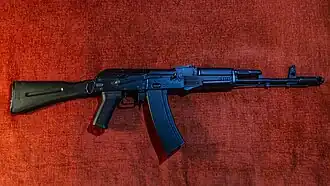 Replika einer AK-74M von CYMA