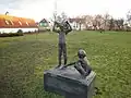 Peter Fritzsche: Spielende Kinder, Bronze, 1968; Patientengarten
