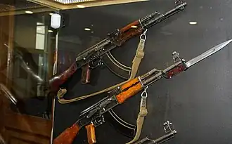 Befestigung 6Ch2 an einer AK-47
