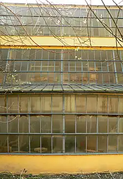 Fensterbänder auf der Ostseite