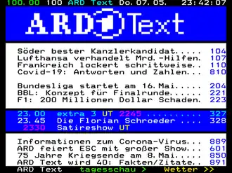 Bild zeigt eine Seite aus dem ARD-Teletext. Ganz oben steht in großen weißen Buchstaben „ARD Text“ auf einem blauen Hintergrund. Darunter sind zahlreiche Nachrichten und Programminformationen aufgelistet, zusammen mit Seitenzahlen, die dazu dienen, zu den jeweiligen Themen zu navigieren. Die Nachrichtenüberschriften umfassen aktuelle Themen aus Politik, Wirtschaft, Sport und Unterhaltung. Beispiele sind:„Söder bester Kanzlerkandidat“ (Seite 104), „Lufthansa verhandelt Milliarden-Hilfen“ (Seite 107), „Bundesliga startet am 16. Mai“ (Seite 204). Zusätzlich finden sich Programminformationen für den Abend, etwa „Die Florian Schroeder Satireshow“ und Details zu anderen Sendungen. Am unteren Rand des Bildes sind Links zu weiteren Teletextseiten wie Wettervorhersagen und der Tagesschau angezeigt. Die Darstellung ist textlastig, klar strukturiert und auf schnelle Informationsbeschaffung ausgerichtet.