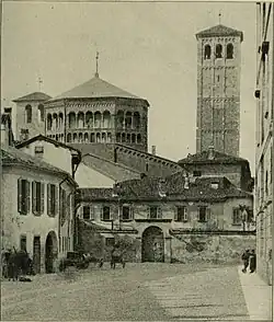 Sant’Ambrogio, Mailand: Tiburino auf dem Satteldach der Hallenkirche