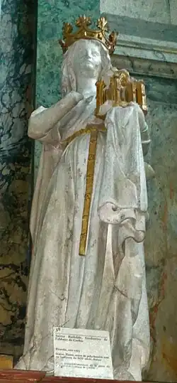 Statue der Hl. Königin Bathilde in der Klosterkirche St. Pierre in Corbie