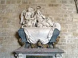 Grabmal im Kloster Royaumont