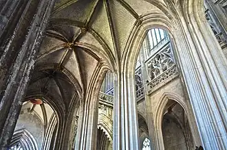 Quer- und Hauptschiff.