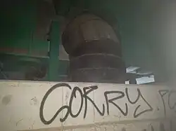 Abflussrohr zur Entleerung des Trogs.