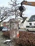 Abriss einer Litfaßsäule 2020 in Elmshorn. Korpus aus Betonringen