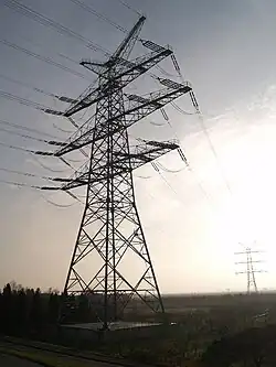 Abspannmast am Südufer. Die inneren Leiter der oberen Traverse waren hier noch ungenutzt und am Mast geerdet
