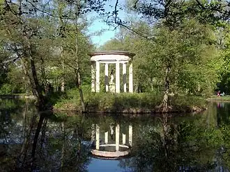 Figur im Pavillon im Abtnaundorfer Park