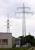 Abzweigmast (links) Tragmast (rechts)