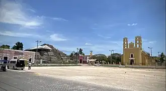 Acanceh – Stadtzentrum mit Maya-Pyramiden und Kirche