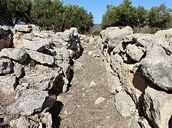 Gang zwischen Haus&nbsp;A und Haus&nbsp;B