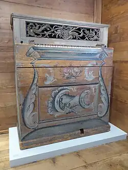 Kleines Orgelpositiv von Joseph Looser ohne sichtbare Pfeifen, um 1780 (Pfingstrosenmaler)