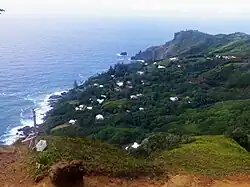 Blick auf Adamstown und die Bounty Bay