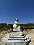 Skulptur von Adem Jashari in Prekaz