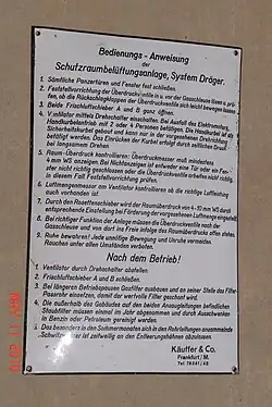 Noch erhaltene Zeichen im Bunker Adlerhorst