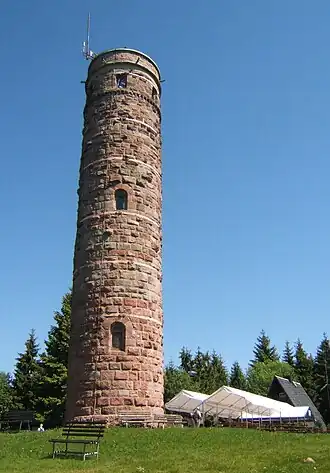Aussichtsturm und Bergbaude