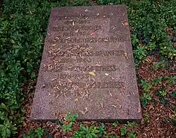 Adolf Jöhr-Schulthess (1878–1953) Bankier, Funktionär. Walter Adolf Jöhr (1910–1987) Nationalökonom und der Sohn Hermann (Augur) Jöhr (1937–1972), Kopf des humanistisch-taoistisch-ökologisch geprägten St. Galler Gizon-Kreises. Grab, Friedhof Enzenbühl, Zürich