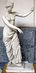 Aphrodite des Capua-Typs, römische Kopie nach einem hellenistischen Original des dritten Jahrhunderts v.&nbsp;Chr. (Archäologisches Nationalmuseum Neapel)