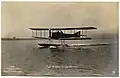 AGO Wasser-Doppeldecker beim Testflug auf dem Müggelsee (1914)
