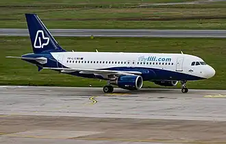 Airbus A319-100 der Flylili.