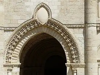 Außenportal mit 24 Ältesten und einer Mandorla