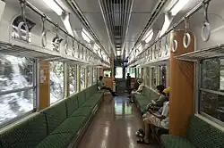 Innenansicht eines Triebwagens der Baureihe Akechi 100