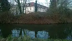 Erhaltener mittelalterlicher Wassergraben in der Südwestecke des Albinischlosses