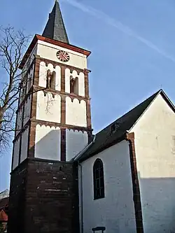 Die Kirche von Westen