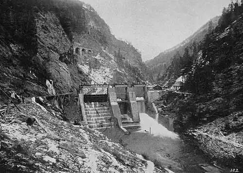 Stauwehr Nisellas, das vor dem Aufstau abgebrochen wurde