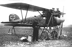 Ernst Udet vor seinem Albatros D.III (Nr. D.1941/16)