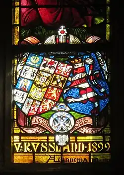 Allianzwappen von Zar Nikolaus II. und Zarin Alexandra Fjodorowna: Ausschnitt aus einem von der Zarin gestifteten Fenster in der Stadtkirche Friedberg