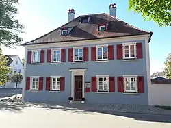 1749 barockisiertes Hauptgebäude des ehemaligen Wirtschaftshofes