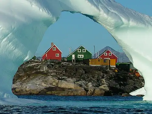 Typische grönländische Häuser in Alluitsup Paa