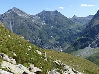 Piz Tgietschen von Westen (Bildmitte, mit Piz las Palas)