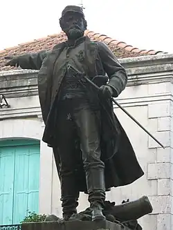Denkmal für Colonel Bourras (1892, détail), Pompignan, Place de la Mairie.