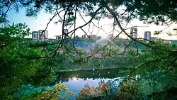 Alphyddan i Nacka sedd från Trolldalen på Henriksdalsberget