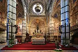 Hochaltar von Baldassare Peruzzi (1532) unter hängendem Ziborium von Vecchietta