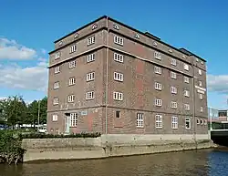 Pinnauallee 10, die ehemalige Bauernmühle von 1924